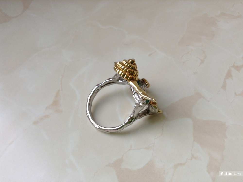 Серебряное кольцо "Улитка" с натуральными изумрудами, 19 размер