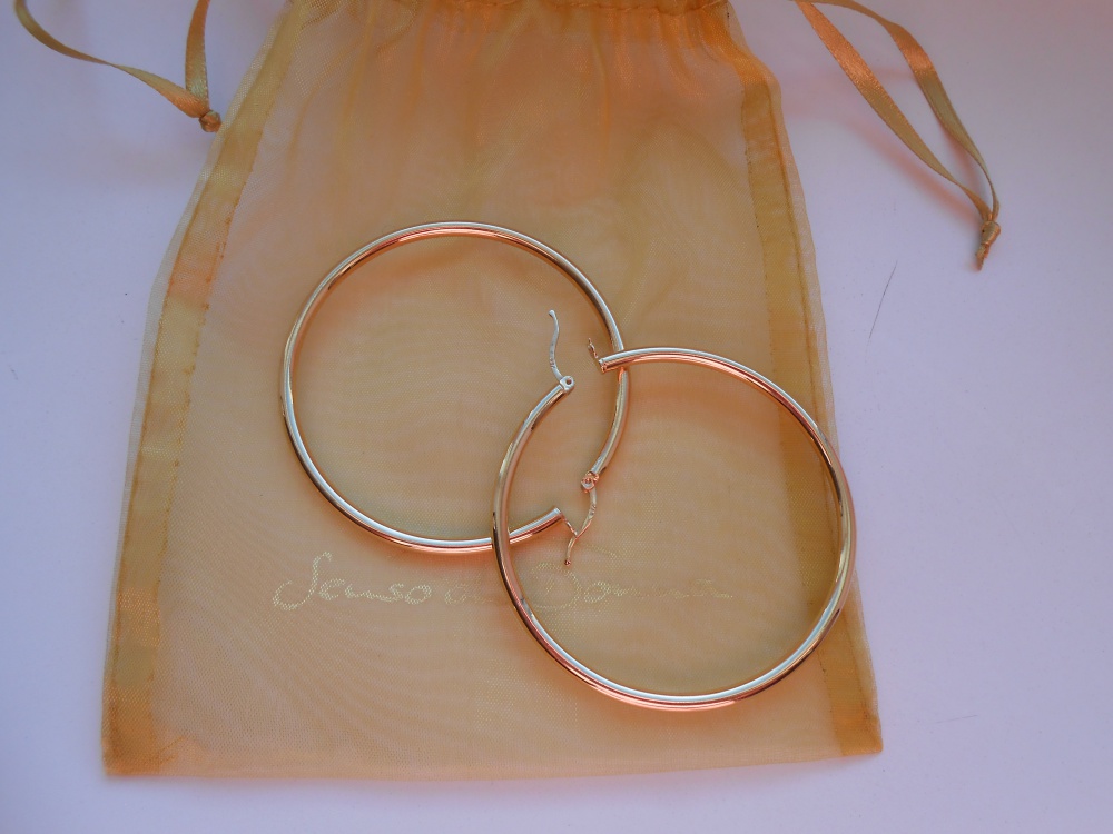 Серьги-кольца , диаметр 5,5 см.