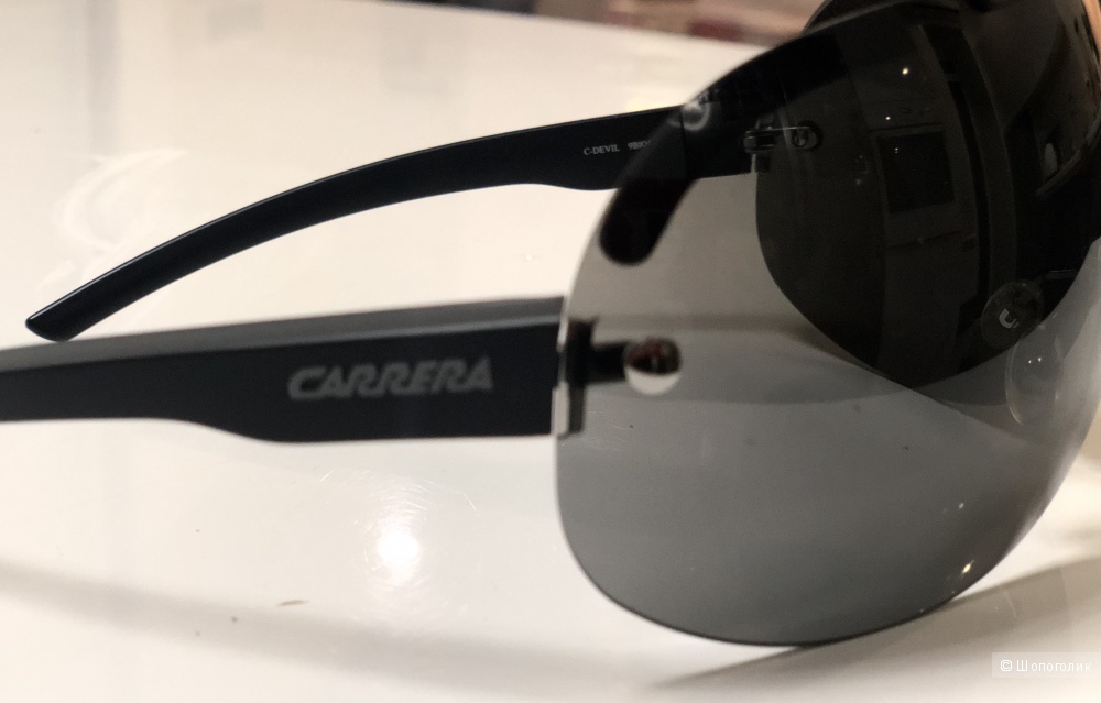 Солнцезащитные очки Carrera.