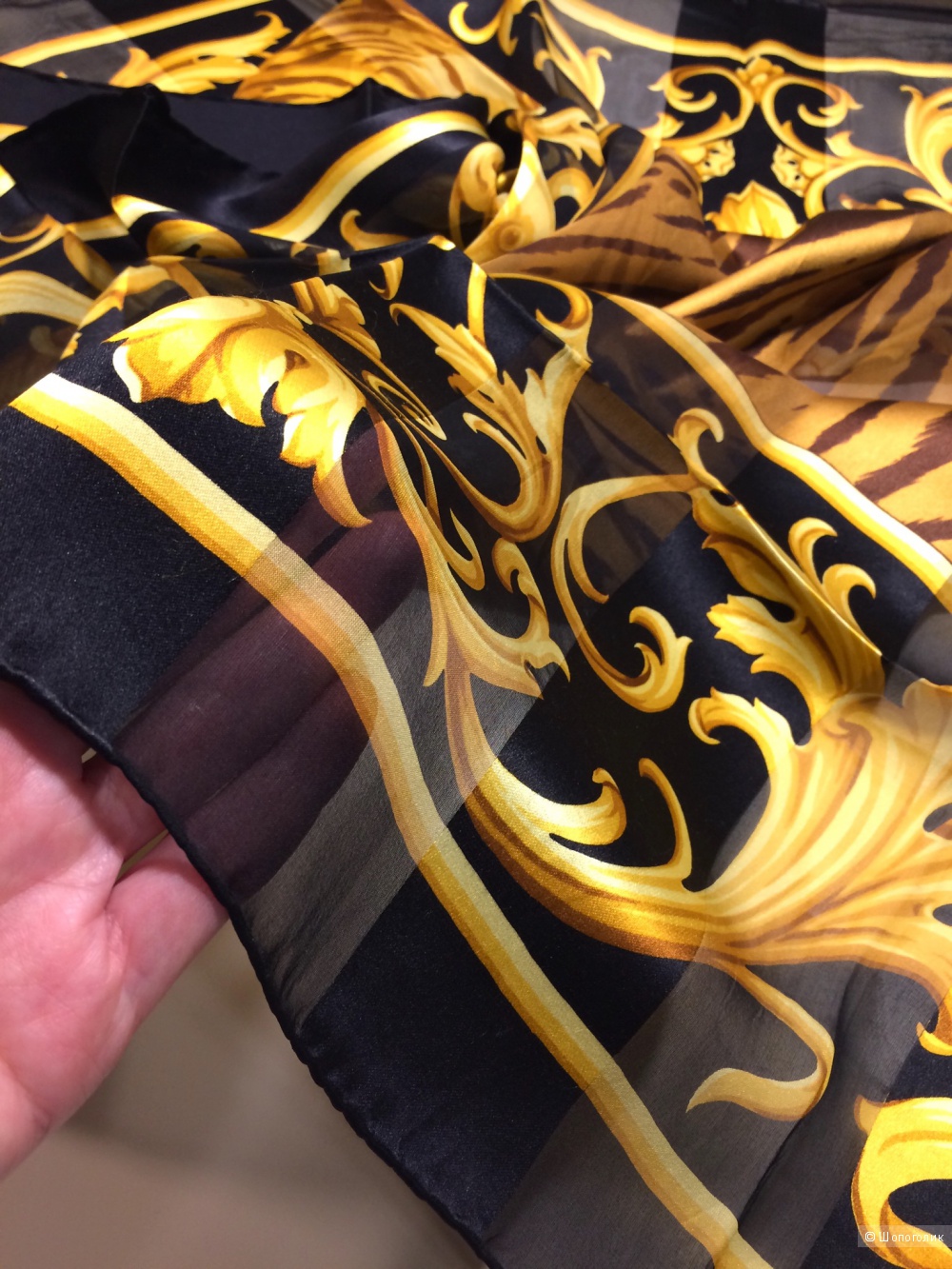 Шелковый платок Valentino 85х85 см.