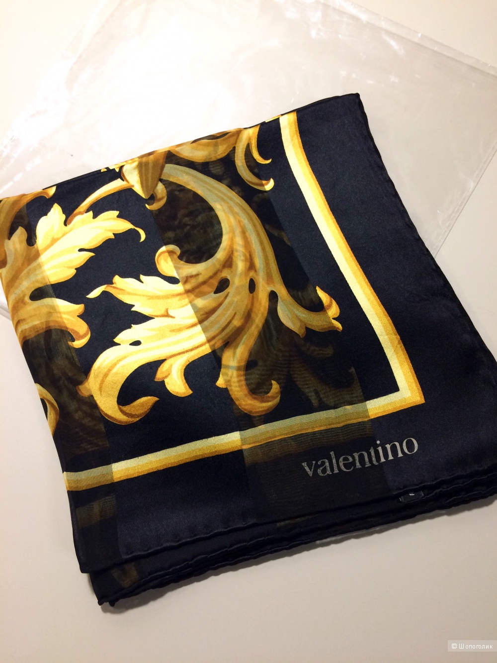 Шелковый платок Valentino 85х85 см.