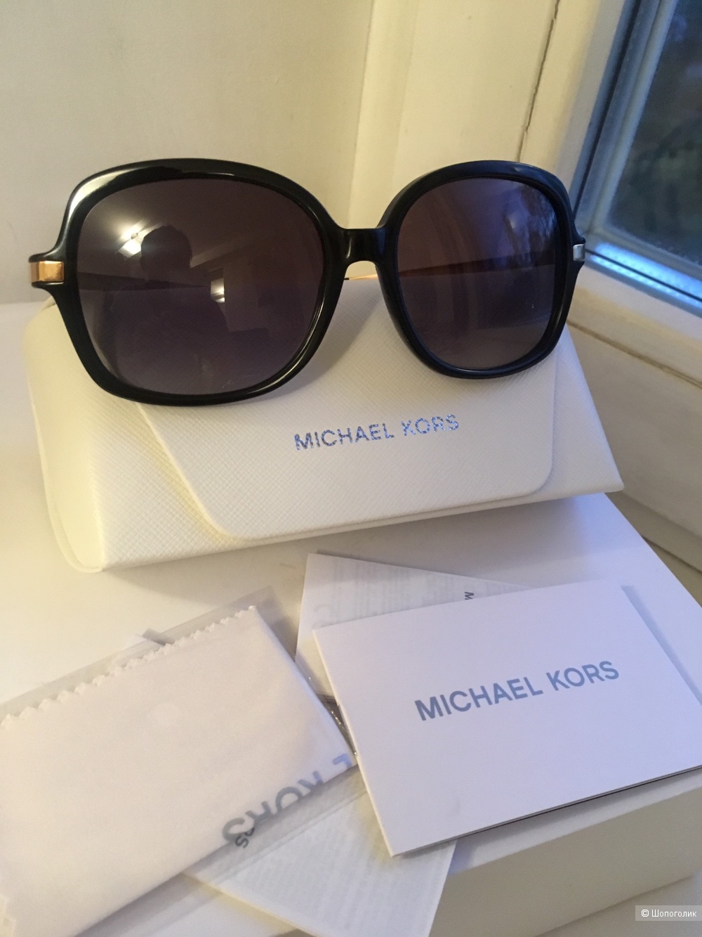 Солнцезащитные очки Michael Kors