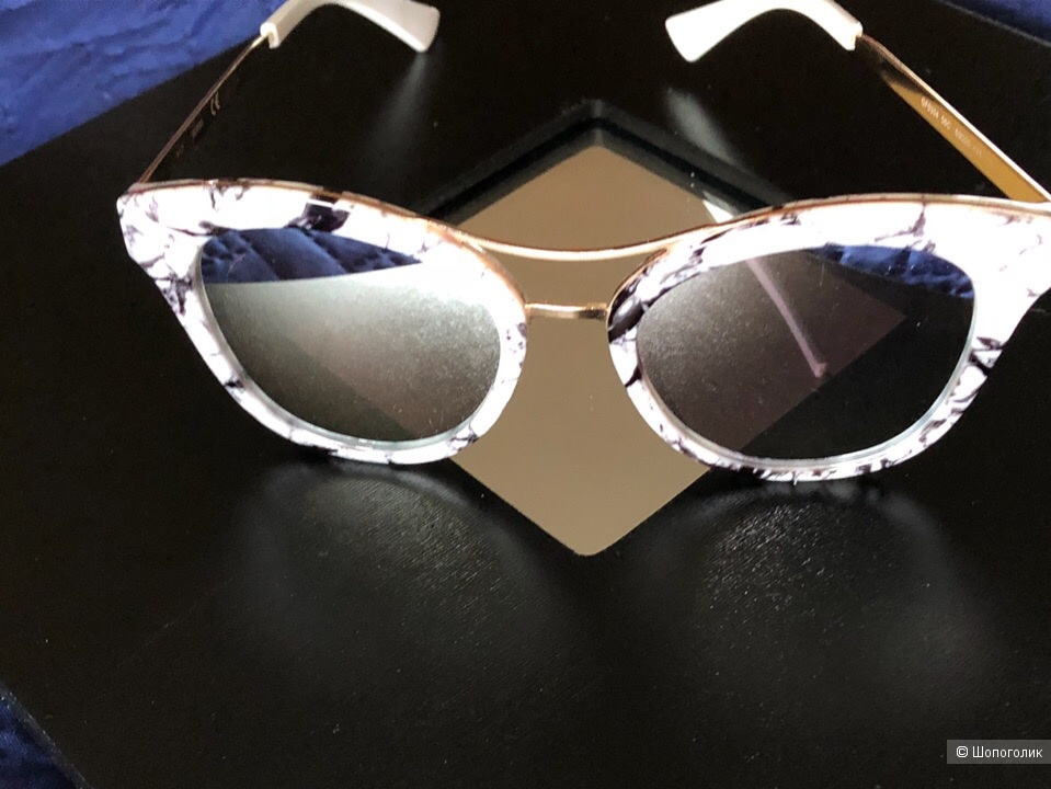 Очки солнцезащитные Мрамор зеркальные GUESS.
