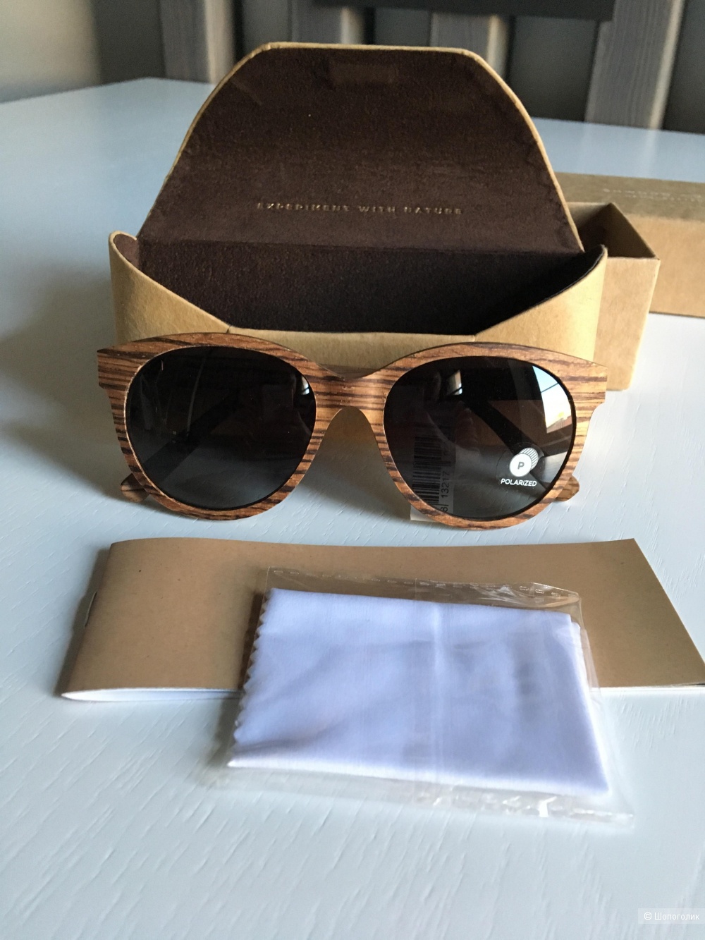 Солнечные очки в деревянной оправе Shwood