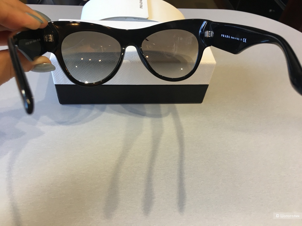 Солнцезащитные очки Prada