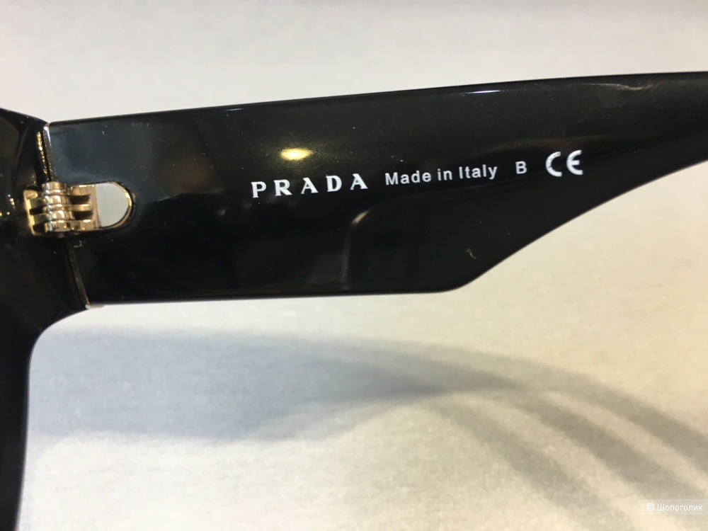 Солнцезащитные очки Prada