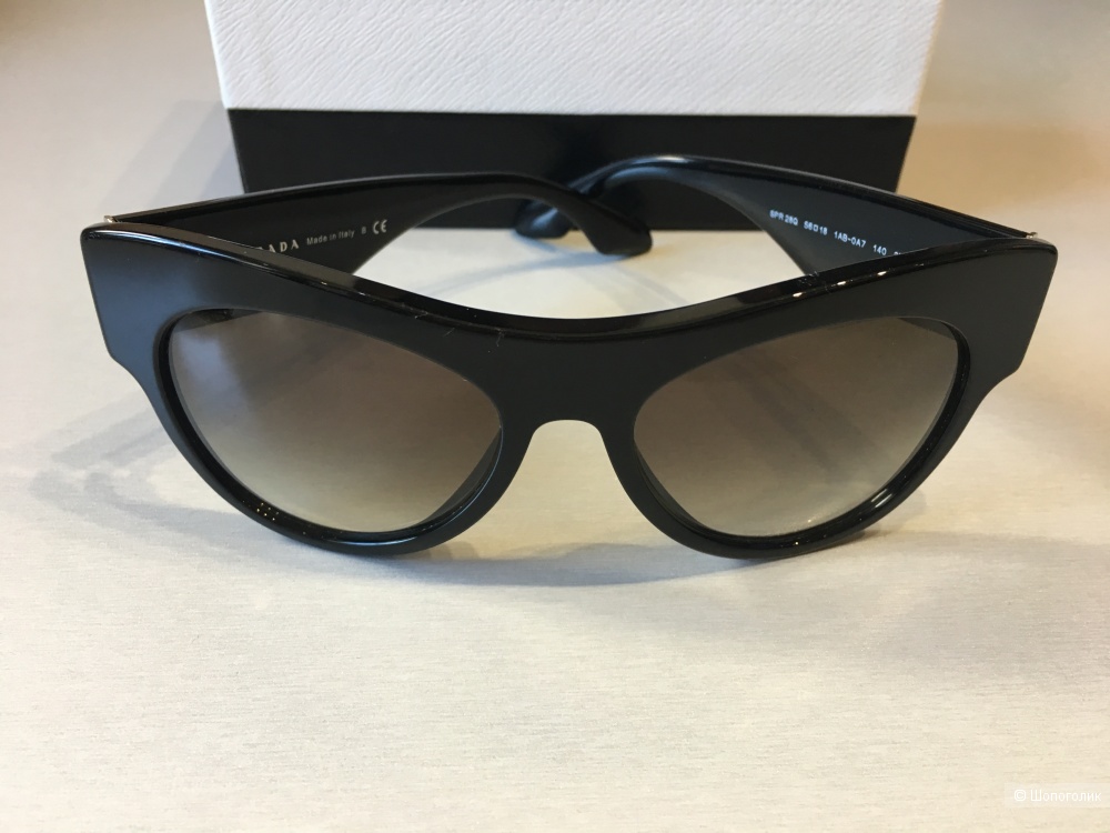 Солнцезащитные очки Prada