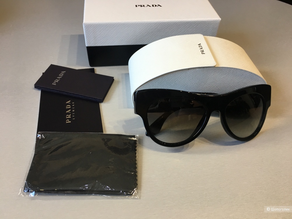 Солнцезащитные очки Prada