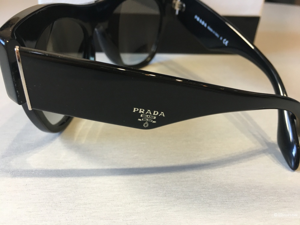 Солнцезащитные очки Prada