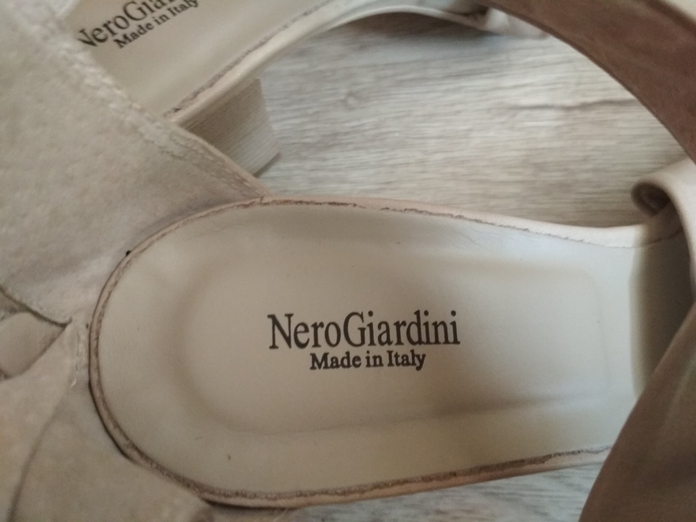 Босоножки Nero Giardini 39