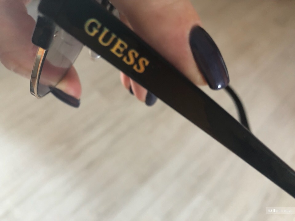 Солнцезащитные очки GUESS