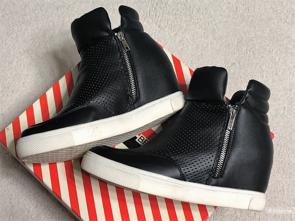 Сникерсы бренда Steve Madden , размер 8