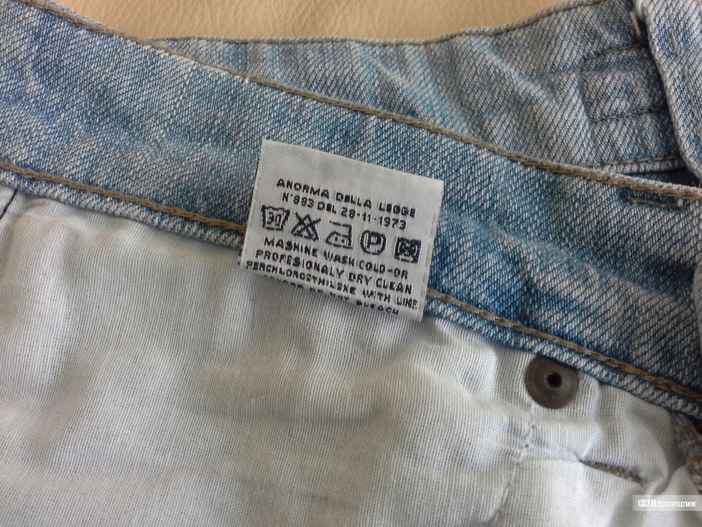 Джинсы Armani jeans , размер S.