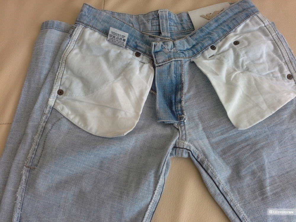 Джинсы Armani jeans , размер S.