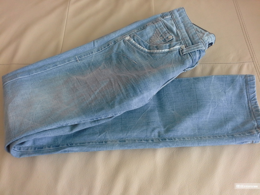 Джинсы Armani jeans , размер S.