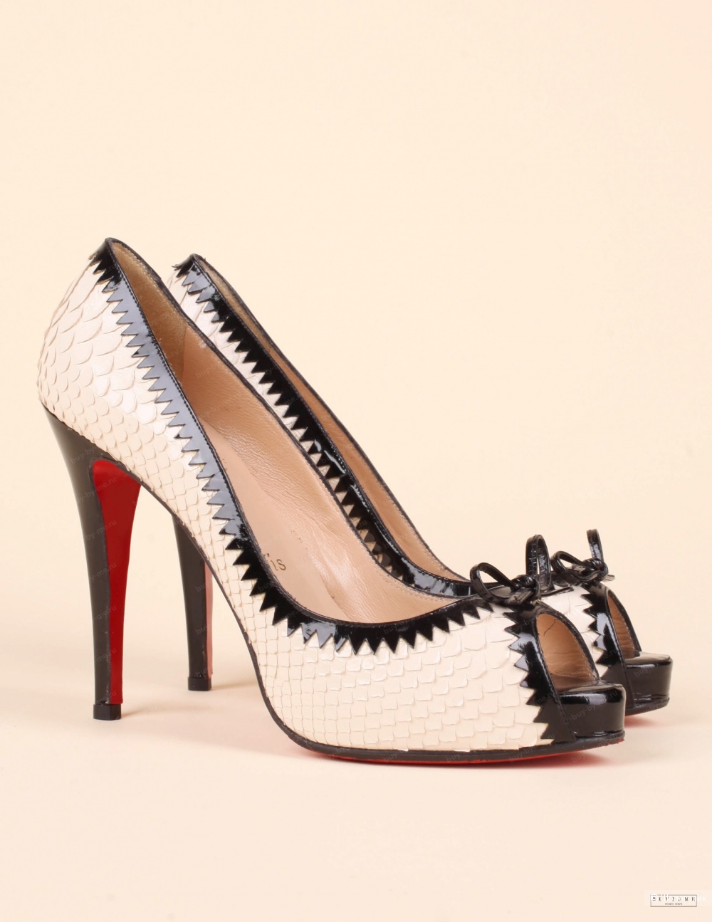 Туфли  Christian Louboutin. Размер 39.