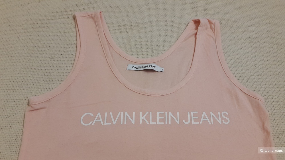Майка S Calvin Klein.