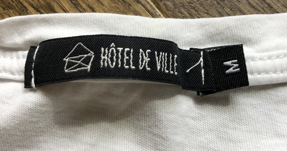Женская футболка бренда "Hotel de villa" размер  M