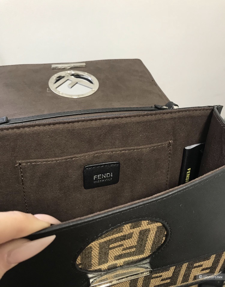 Сумка Fendi, размером 25/19 см