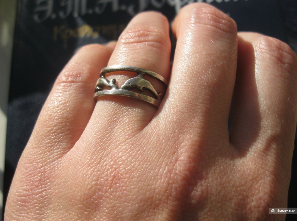 Серебряное кольцо "Дельфины", размер 16,5