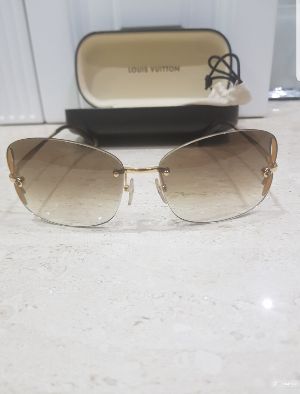 Солнцезащитные очки Louis Vuitton