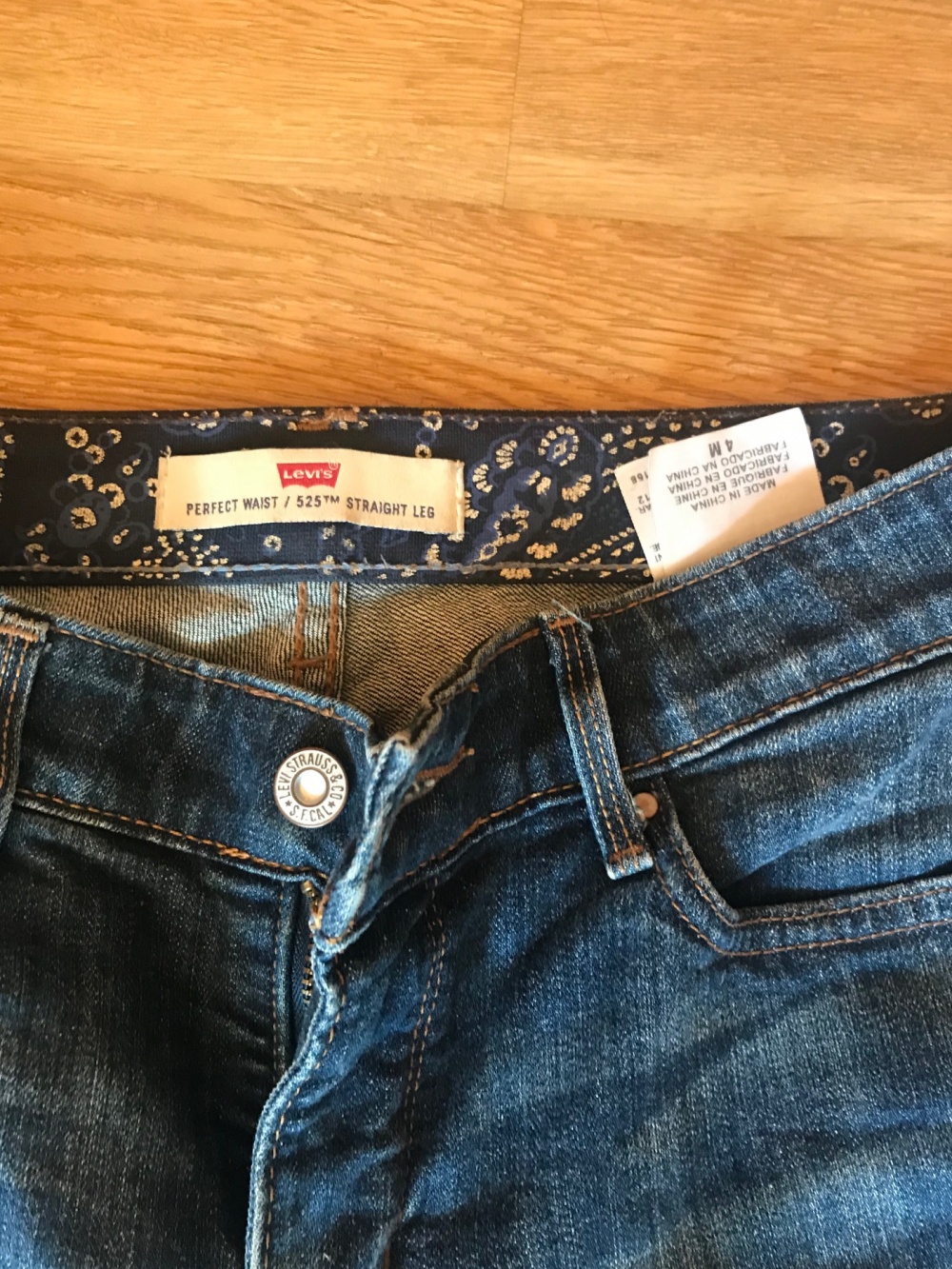 Джинсы Levi's 525 размер 4M