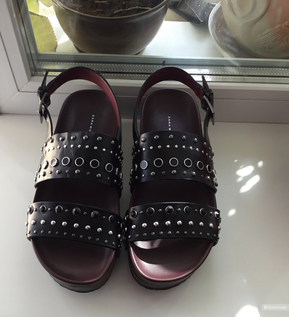 Кожаные сандалии с заклепками Zara, 37 размер