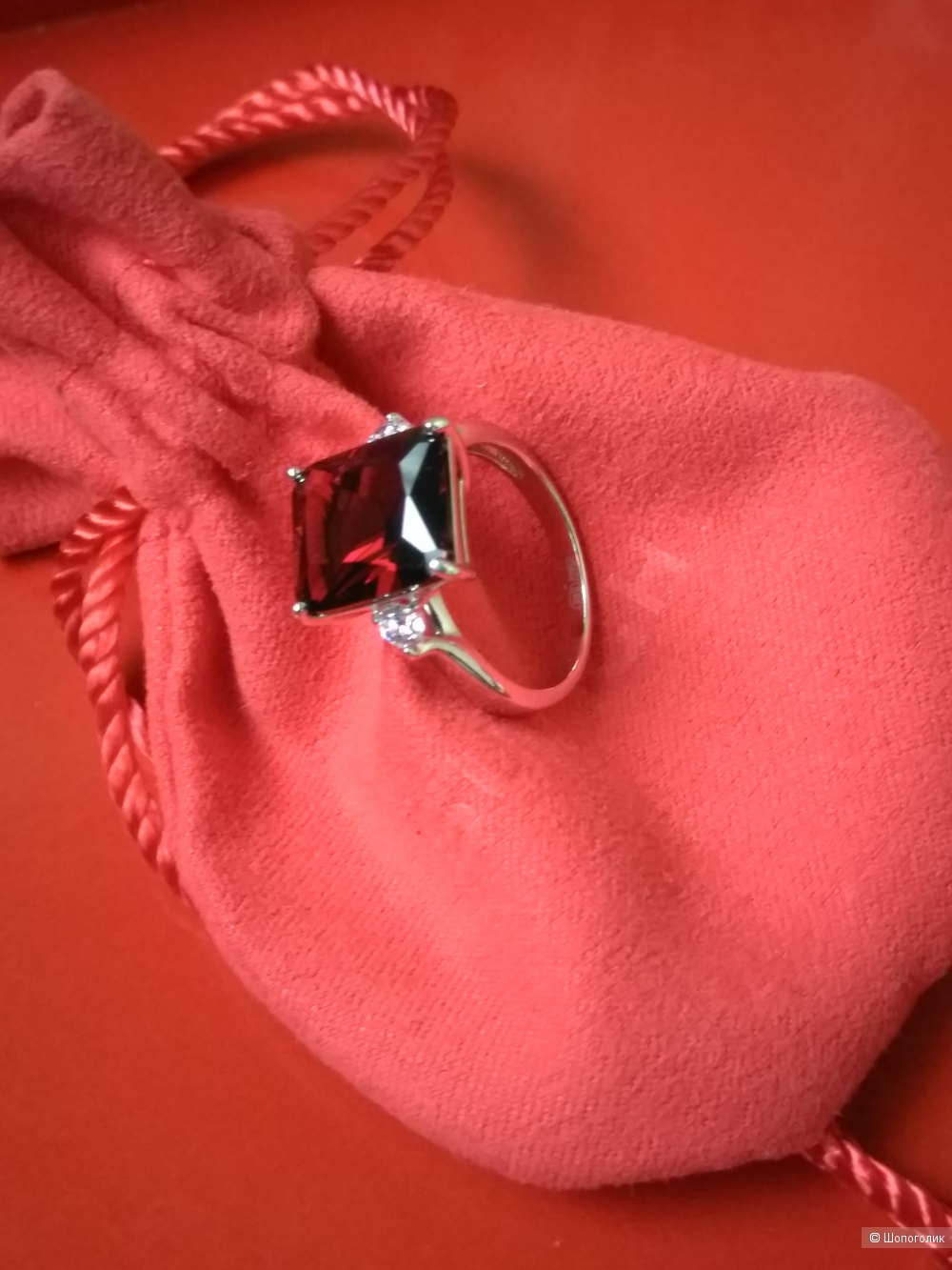 Серебряное кольцо с наноситалом и фианитами 17 размер