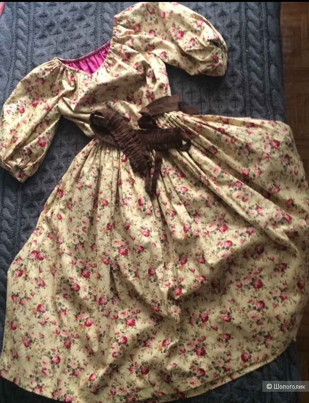 Пристрою платье от Le Palais Vintage, купленное в порыве шопоголизма и так и не нашедшее места в моем гардеробе. Размер 44, но за счет пояса и модели пошива подойдёт на размеры с 44 по 48