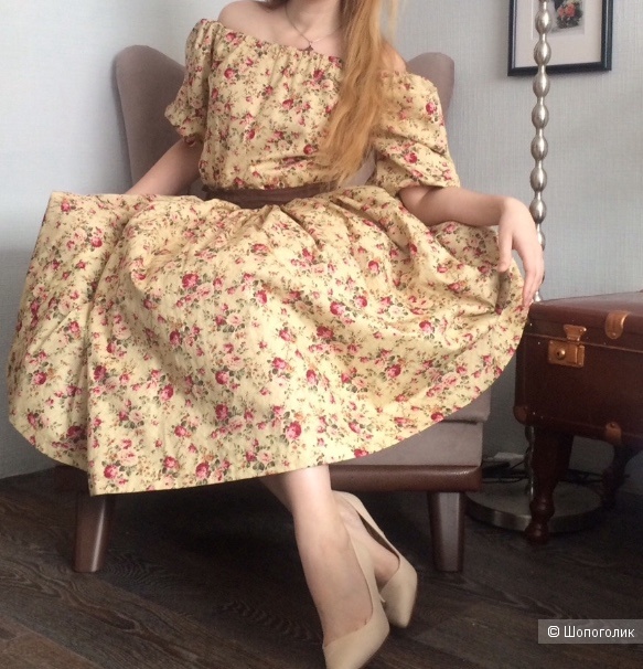 Пристрою платье от Le Palais Vintage, купленное в порыве шопоголизма и так и не нашедшее места в моем гардеробе. Размер 44, но за счет пояса и модели пошива подойдёт на размеры с 44 по 48