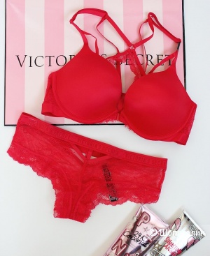 Комплект Victoria's Secret бюстгальтер 34С (75С) и трусики (S)