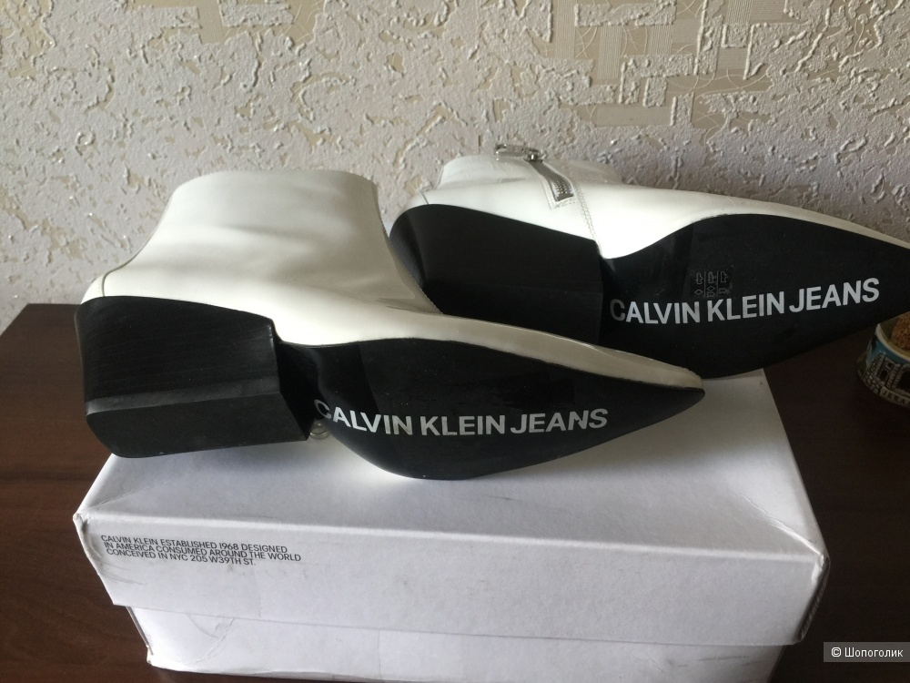 Новые казаки Calvin Klein, 39  размер