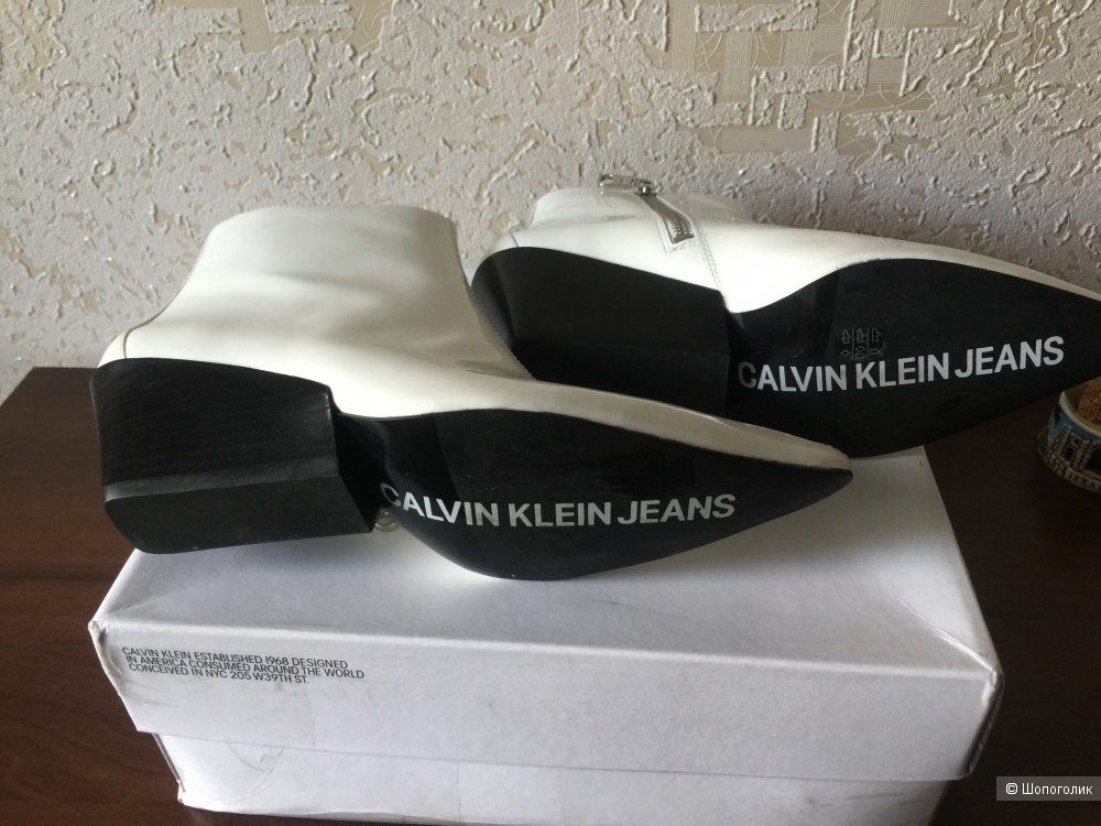 Новые казаки Calvin Klein, 39 размер