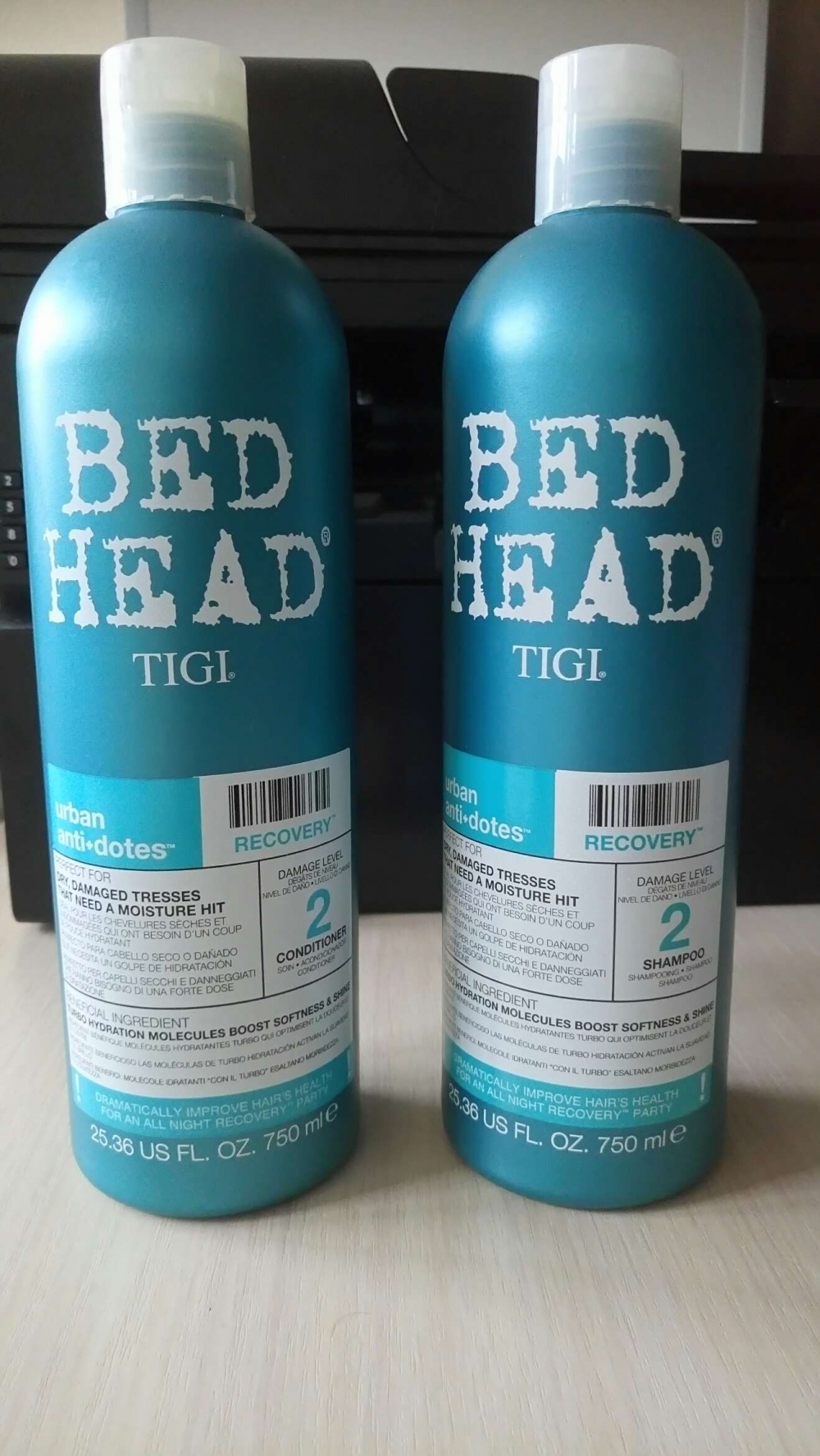 Набор для волос  TIGI BED HEAD URBAN ANTIDOTES RECOVERY MOISTURE SHAMPOO AND CONDITIONER 2 X 750ML