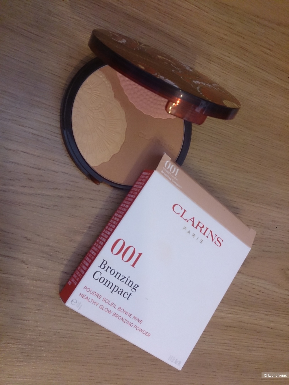 Бронзирующая пудра  с эффектом сияния Clarins 001