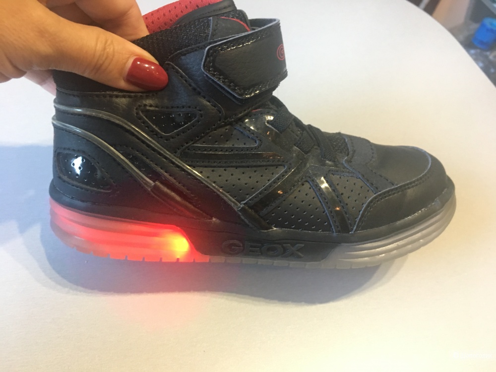 Светящиеся ботинки Geox для мальчика, размер 33, по стельке 21 см
