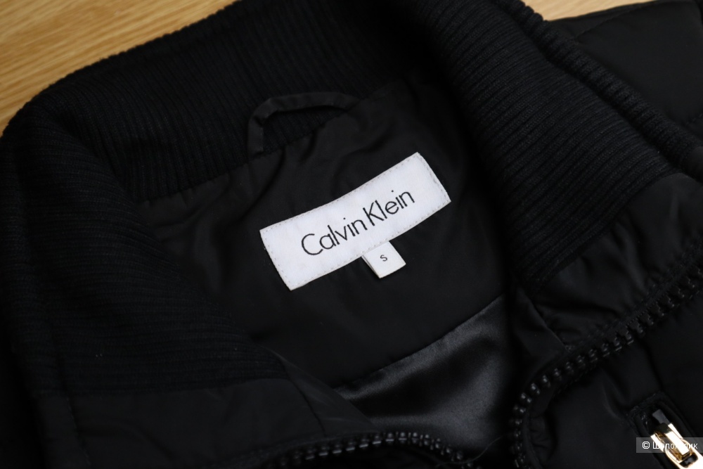 Жилетка и перчатки Calvin Klein 44
