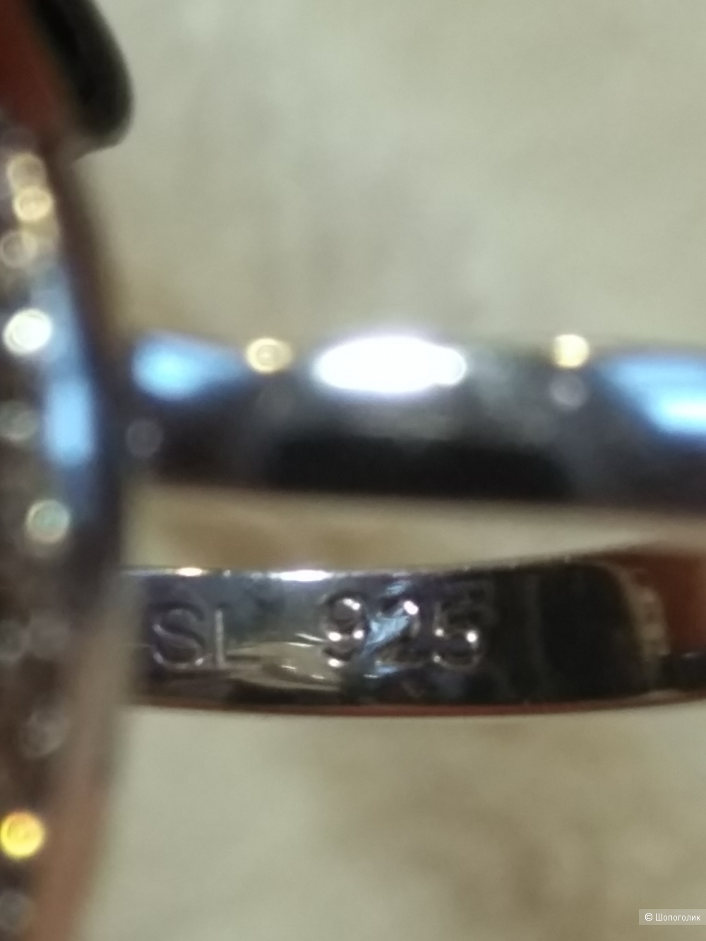 Серебряное кольцо с алпанитом и фианитами, размер 18