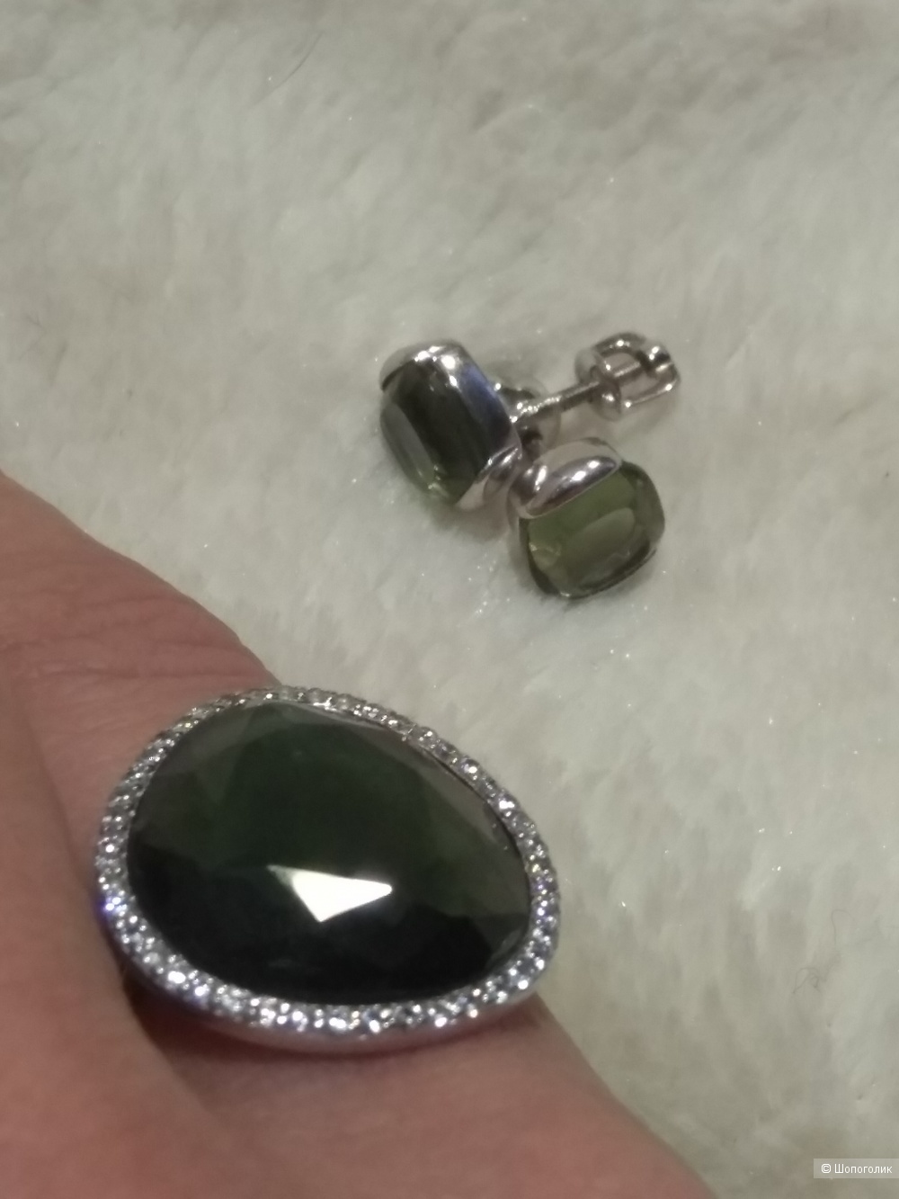 Серебряное кольцо с алпанитом и фианитами, размер 18