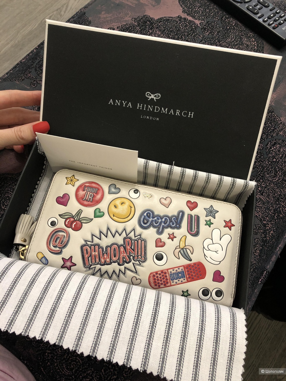 Кошелек Anya Hindmarch