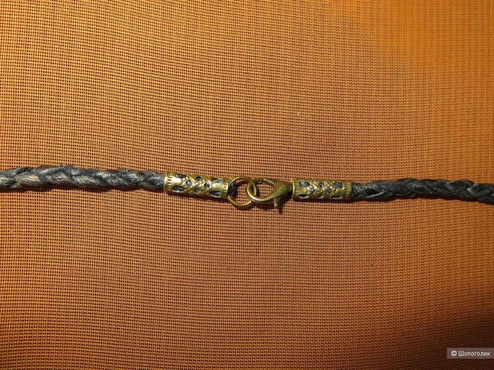 Кулон из кожи с натуральным камнем (змеевик)