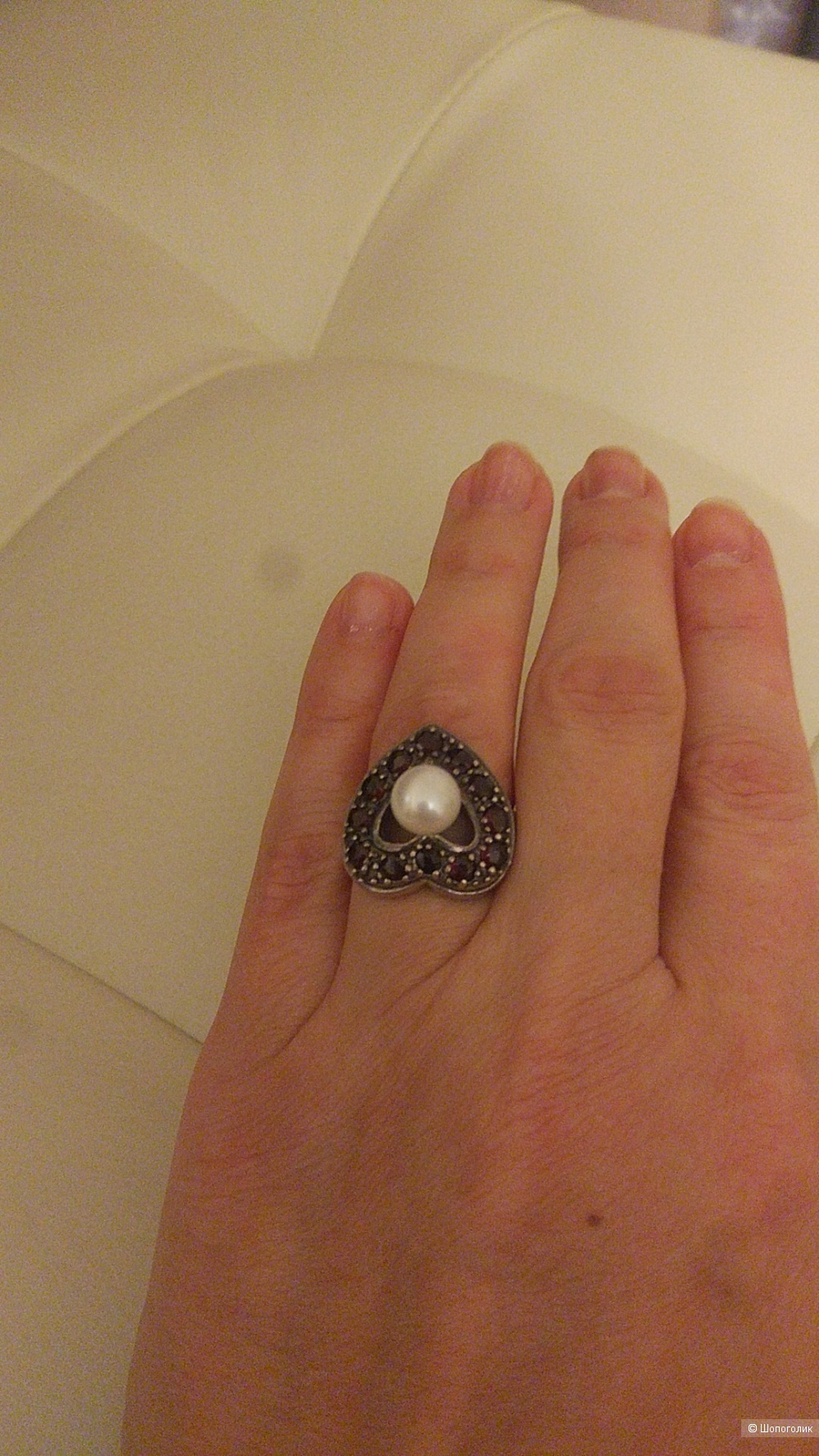 Кольцо серебряное 925 пробы, с натуральными гранатами и жемчугом