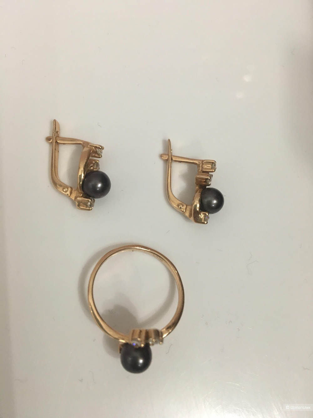 Золотые серьги и кольцо размер 16,5