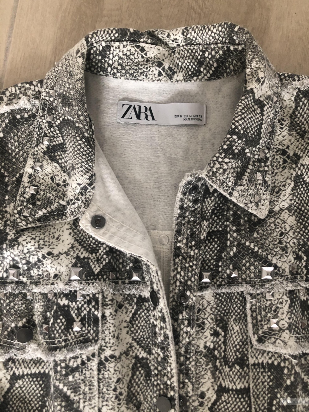 Сет (Брюки Massimo Dutti, куртка Zara, топ ASOS) на 42 размер.