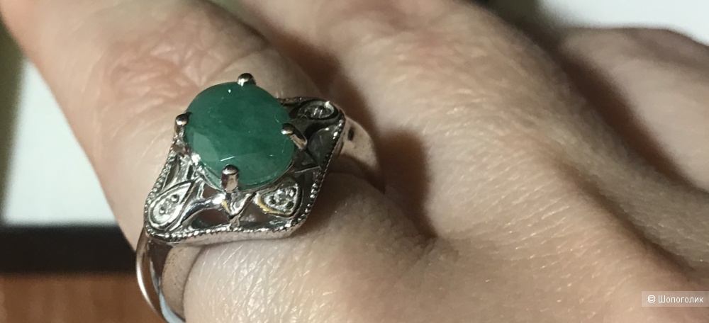 Серебряное кольцо с топазом и изумрудом размер 16,5