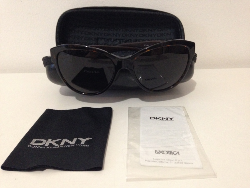 Солнцезащитные очки " DKNY ",