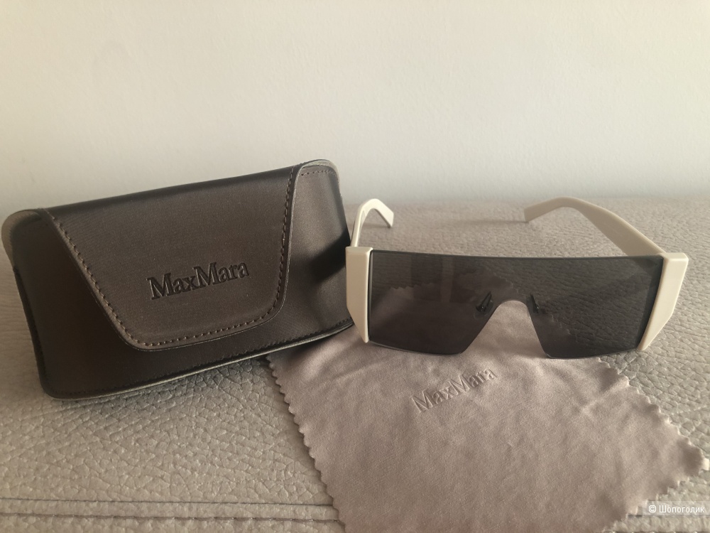 Солнцезащитные очки Max Mara.