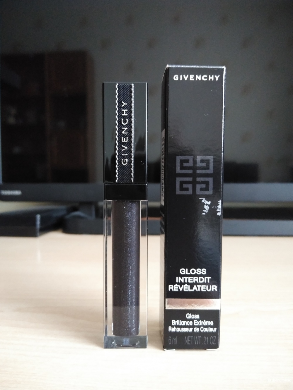 Блеск Givenchy Gloss Interdit Revelateur 16 Noir Revelateur (6 ml).