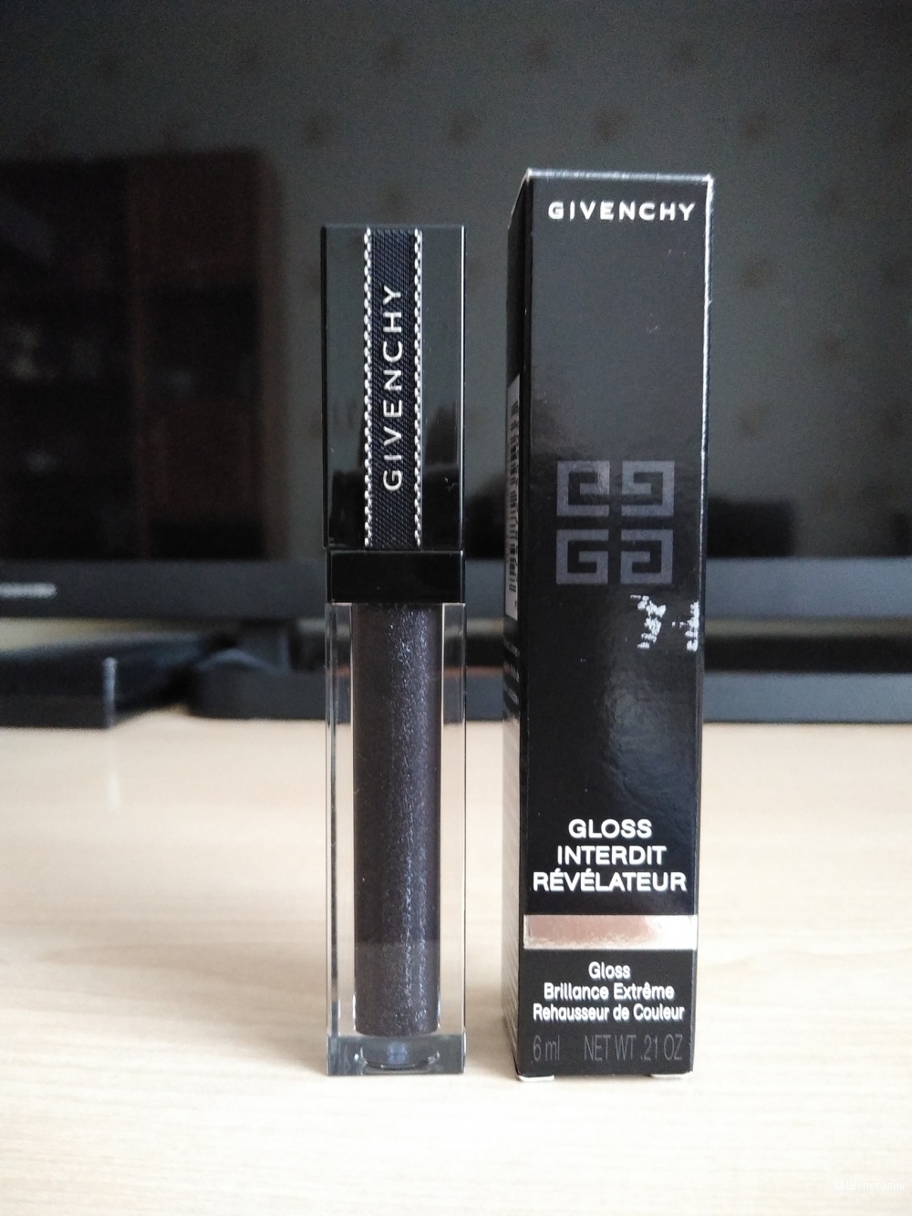 Блеск Givenchy Gloss Interdit Revelateur 16 Noir Revelateur (6 ml).