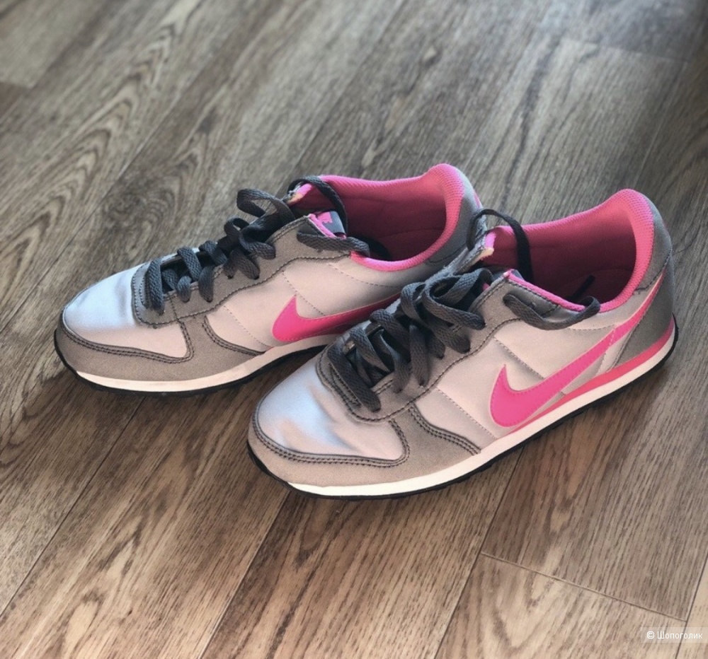 Кроссовки Nike, размер 39EU